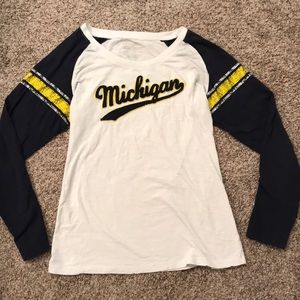 michigan shirt 💙💛